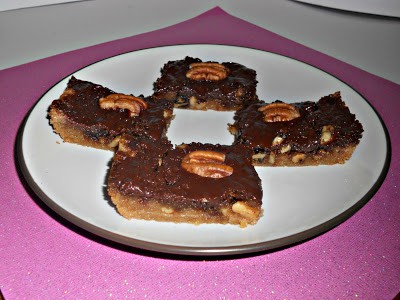 Delicious Turtle Cookie Bars