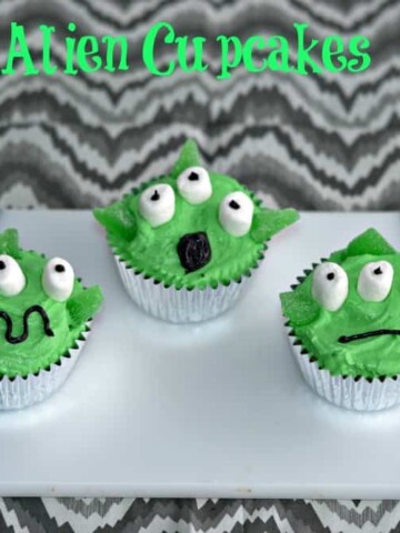 Alien Cupcakes are great for kids! www.hezzi-dsbooksandcooks.com