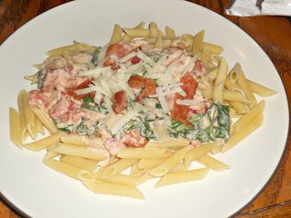 Bacon Ranch Pasta with Spinach and Tomatoes