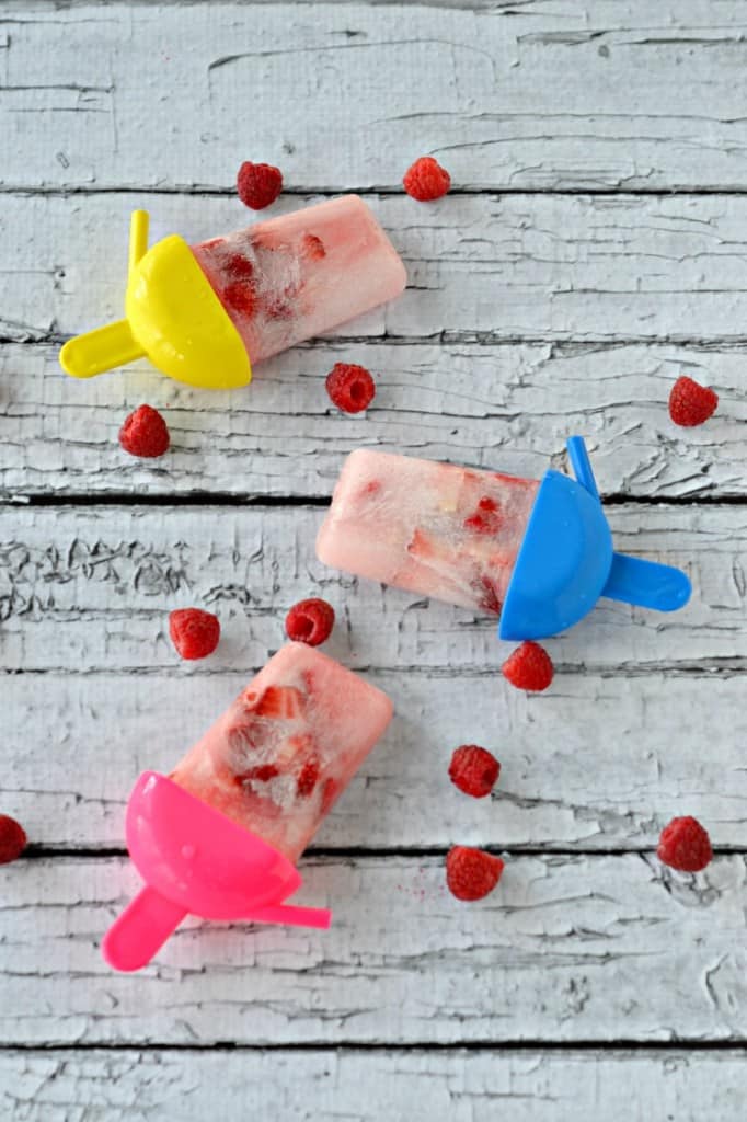 Berry 7UP popsicles are just 35 calories!   Hezzi-D's Books and Cooks