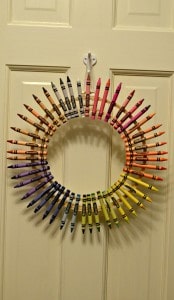 This colorful crayon wreath would make a fabulous gift for any teacher!