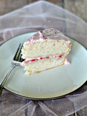 Strawberry Dream Cake | Hezzi-D's Books and Cooks