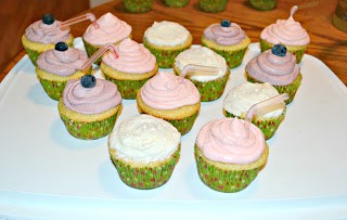 Gluten Free Vanilla Cupcakes #BobsRedMill #GlutenFree