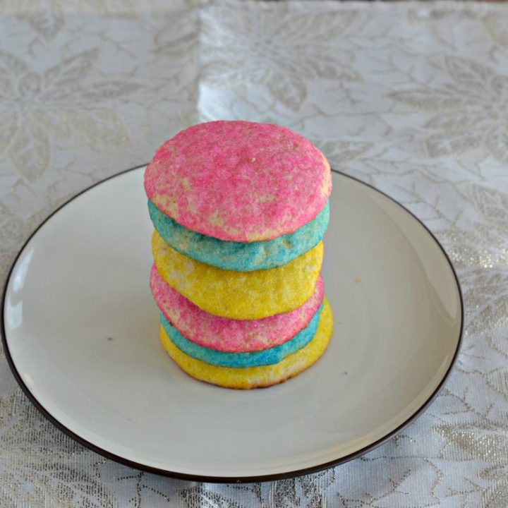 Spring has sprung with these fun and delicious Almond Sugaar Cookies