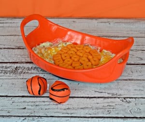 It's Match and that means basketball! Enjoy the games with this awesome Cheesy Chicken Ranch Dip