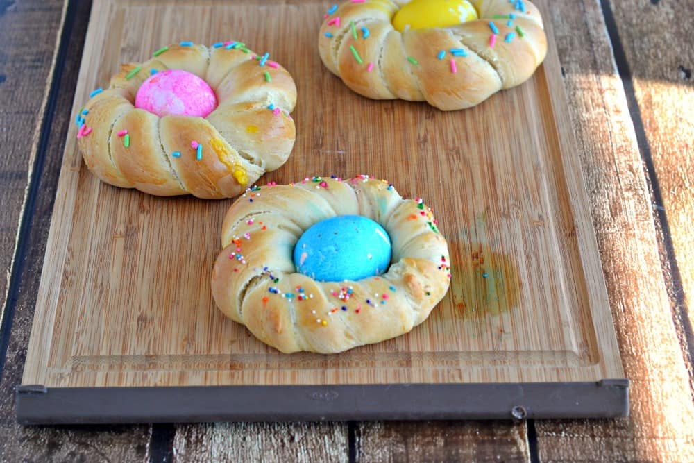 Slightly sweet Individual Easter Egg Bread