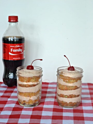 Coke Float Cupakes in a Jar are a fun and easy dessert perfect for all your summer festivities.