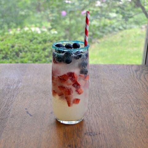Make this refreshing Red, White, and Blue Lemonade Recipe for all your patriotic parties!
