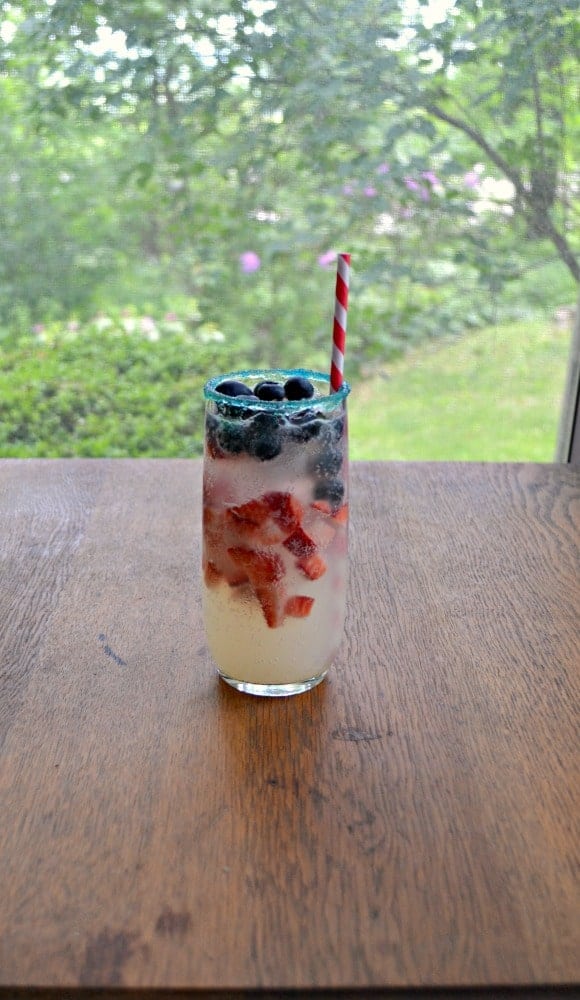 Make this refreshing Red, White, and Blue Lemonade Recipe for all your patriotic parties!