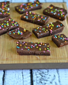 These Copycat Cosmic Brownies are perfect in lunchboxes!