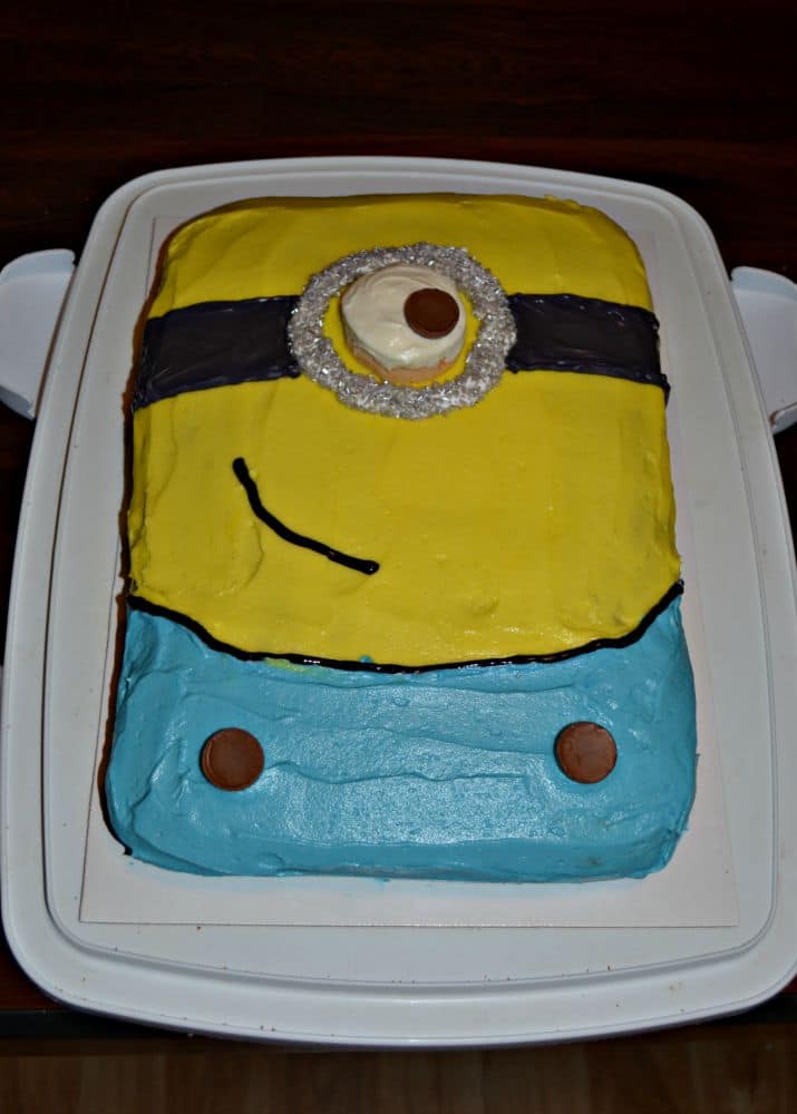 How to Make a Minion Cake! This cake is easy to make and decorate!