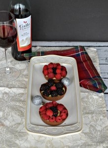 Who can resist chocolate, berries, and wine? Love these Chocolate Cups with Cinnamon Pastry Cream and Berries paired with Red Moscato Wine