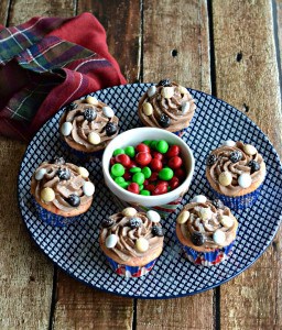 Love these frestive White Chocolate Peppermint Cupcakes with Hot Chocolate Frosting