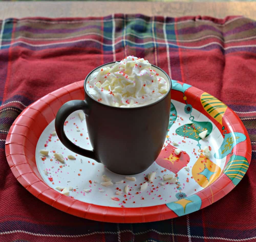 Love this White Christmas Hot Cocoa with peppermint and white chocoalte