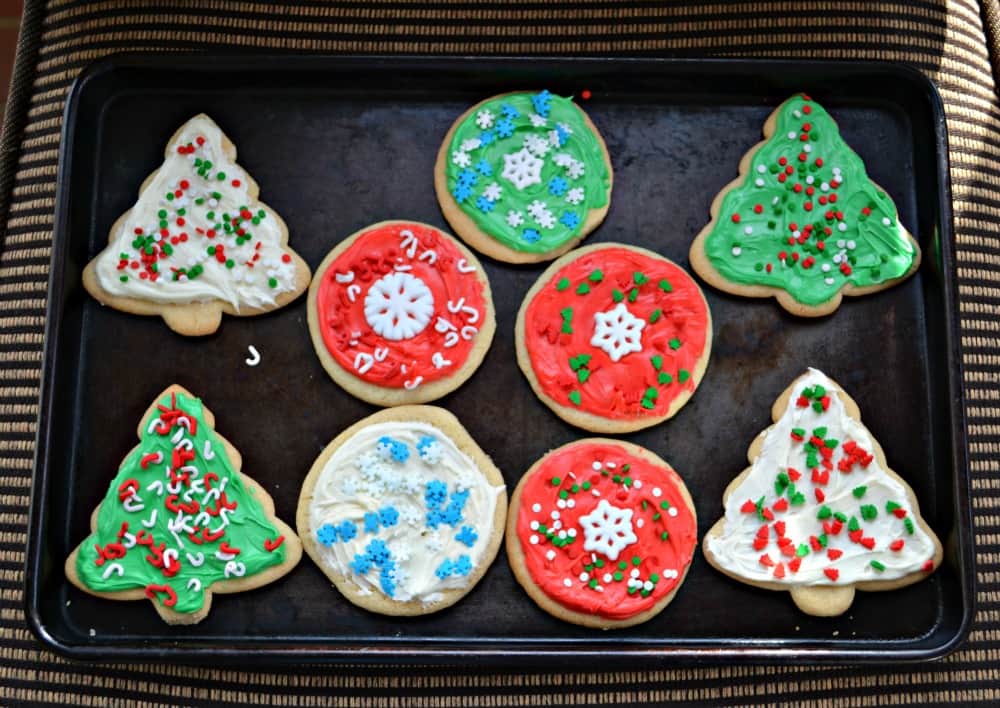 How awesome are these easy decorated sugar cookies from Betty Crocker!