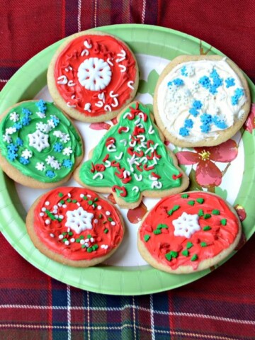 Make beautiful decorated sugar cookies for Christmas with Betty Crocker