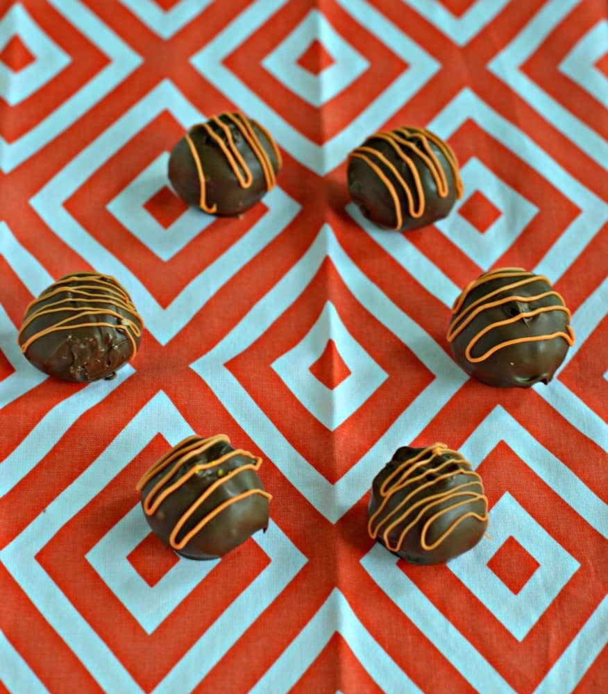 Love peanut butter? You need to make these easy Peanut Butter Truffles!