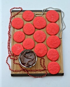 Check out these red sandwich cookies filled with chocolate!