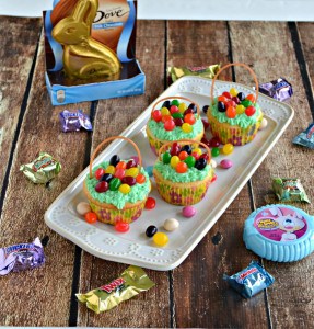 It's almost Easter! Make these fun Easter Basket Cupcakes recipe!