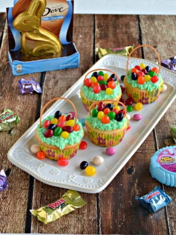 It's almost Easter! Make these fun Easter Basket Cupcakes recipe!