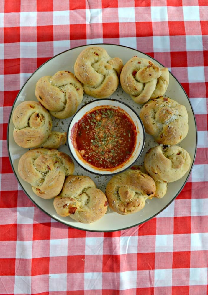 Need a Game Day Snack? Try these PIzza Popper Rolls with pepperoni and cheese!