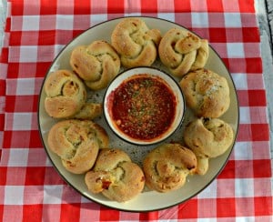Looking for a great after school snack? Try these tasty Pizza Popper Rolls!