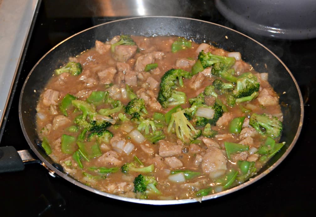It's easy to make this tasty Lemon Garlic Pork and Broccoli Rice Bowl for dinner!