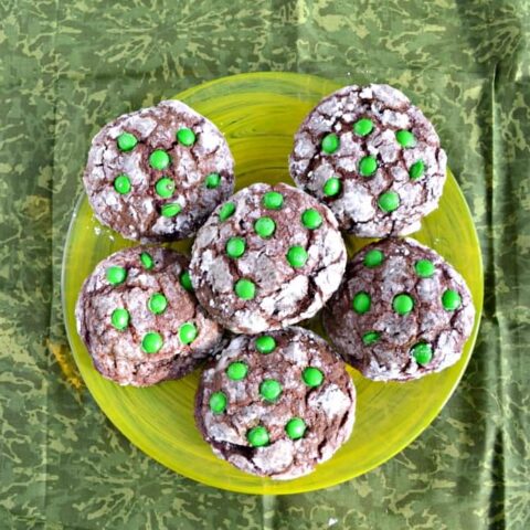 Delicious Thin Mint Stuffed Chocolate Cookies!