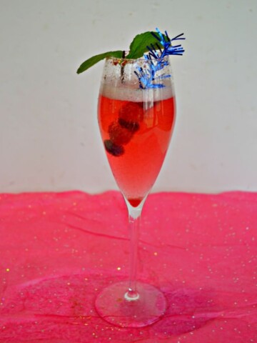 How fun is this Sparkling Berry Cocktail recipe?