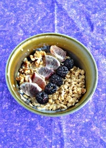 Looking for a tasty breakfast that can be made ahead of time? Try this Blackberry Orange Oatmeal Bowl!