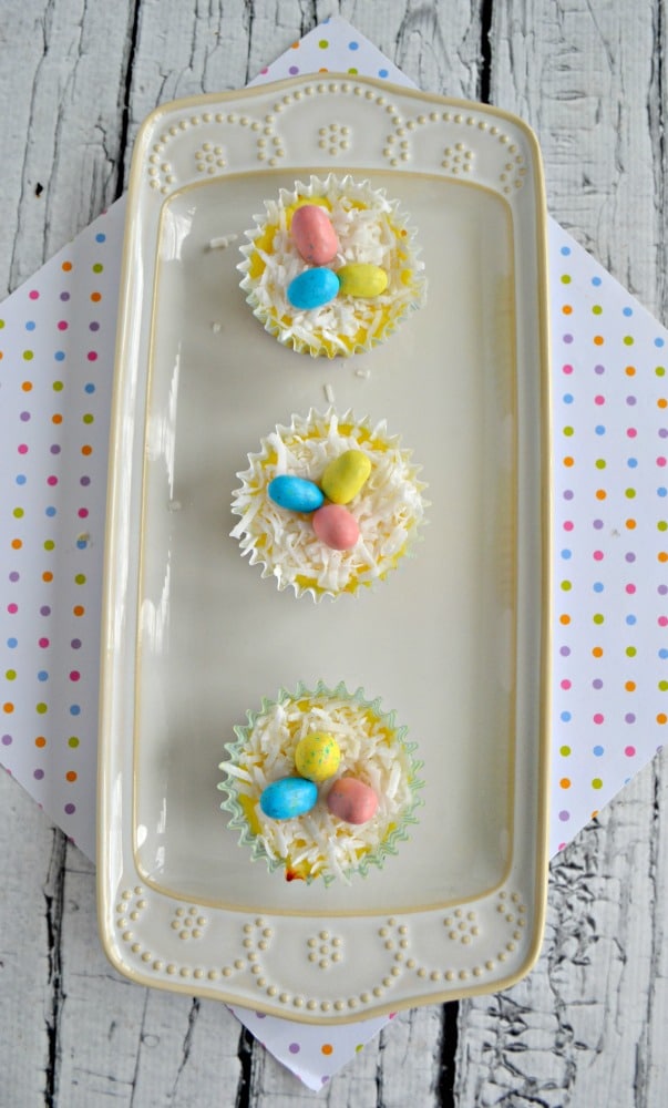 Looking for a delicious inidividual Easter dessert? Check out these Mini Easter Cheesecake Bites!