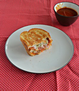 If you like pizza you'll love this Pizza Grilled Cheese Sandwich