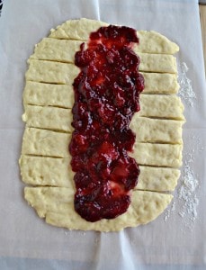 This Berry Breakfast Braid is perfect for Brunch!