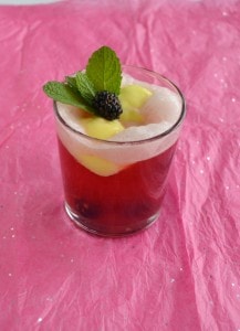 You'll know it's summer when you sip on this delicious Blackberry Lemon Cocktail Float!