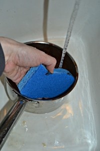 Scotch-Brite Sponges help to clean your pots and pans