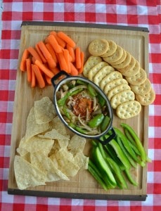 Looking for a filling appetizer or snack? Try this warm Pizza Hummus Dip with crackers, chips, or fresh vegetables.