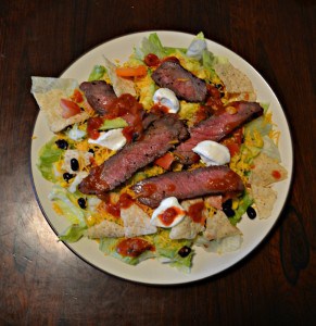 Looking for a great entree salad that's filling and delicious? Try this Southwestern Steak Salad!