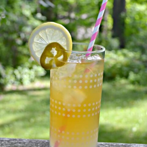 You'll want to sip on this Sweet and Spicy Arnold Palmer all summer long!