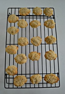 Bake a batch of these delicious gluten free and vegan coconut macaroons!