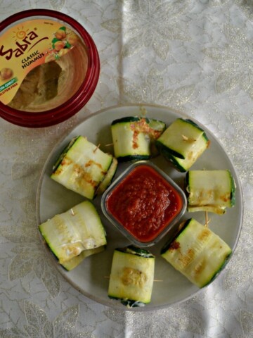 Looking for a fresh and tasty snack? Try these awesome Zucchini Roll Ups with Hummus and Mozzarella!