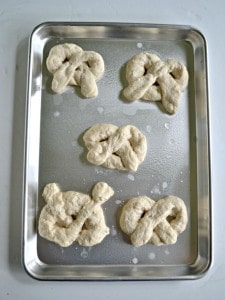 Now you can make your own Copycat Auntie Anne's Pretzels at home!