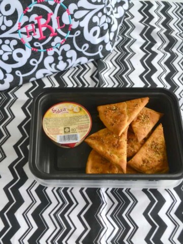 Looking for a great back to school lunch? Try these awesome Lemon Parmesan Pita Chips with Sabra Hummus Singles!