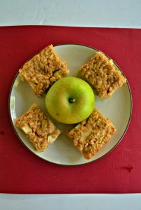 It's easy to make these delicious Apple Oatmeal Breakfast Bars that you can enjoy all week long!