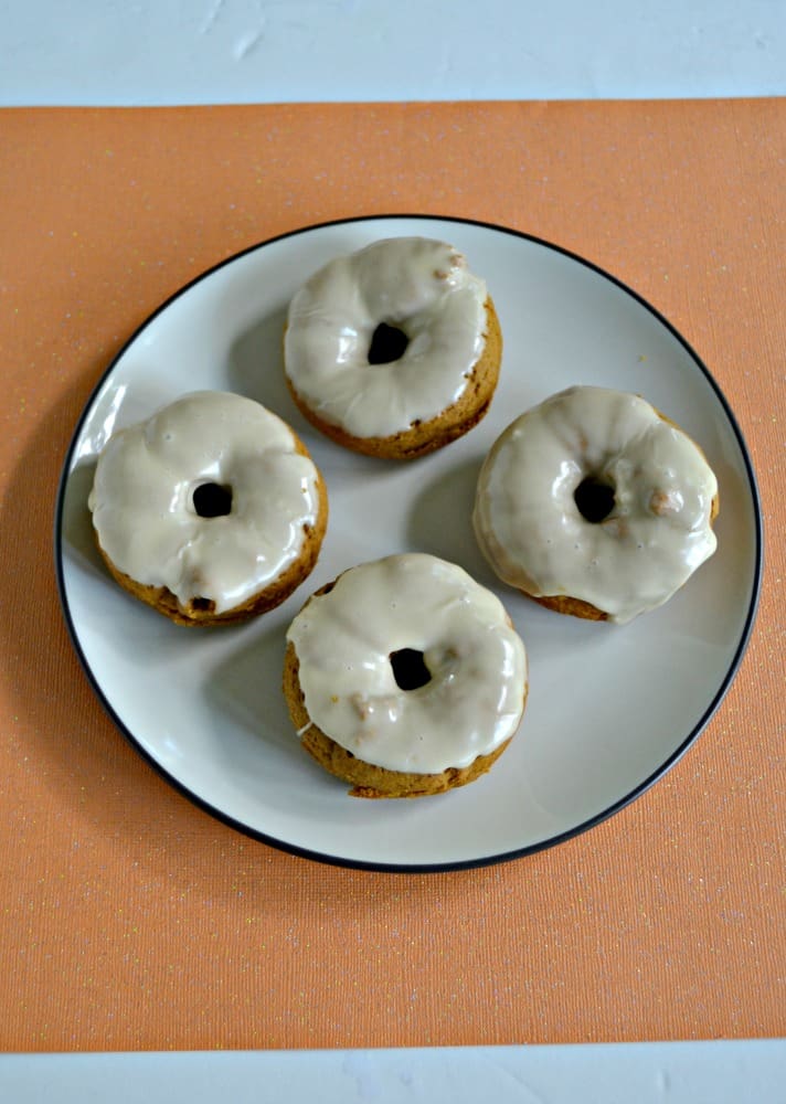 Take a bite out of these easy Baked Pumpkin Spice DOnuts!
