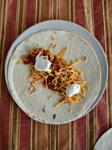 Have a busy night? Try these Slow Cooker Chicken Tacos!
