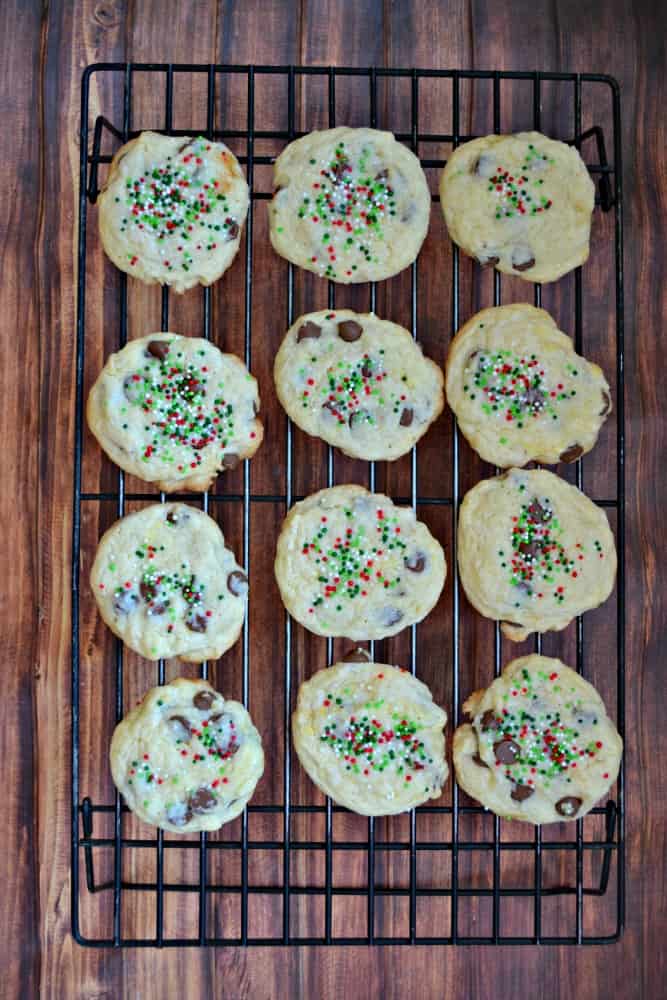 It doesn't take long to make these Cake Mic Christmas Cookies!