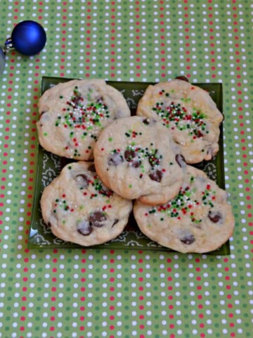 No time for holiday baking? Give these Cake Mic Christmas Cookies a try!