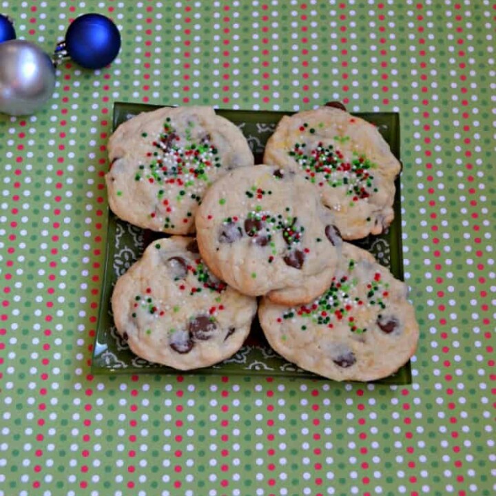 No time for holiday baking? Give these Cake Mic Christmas Cookies a try!