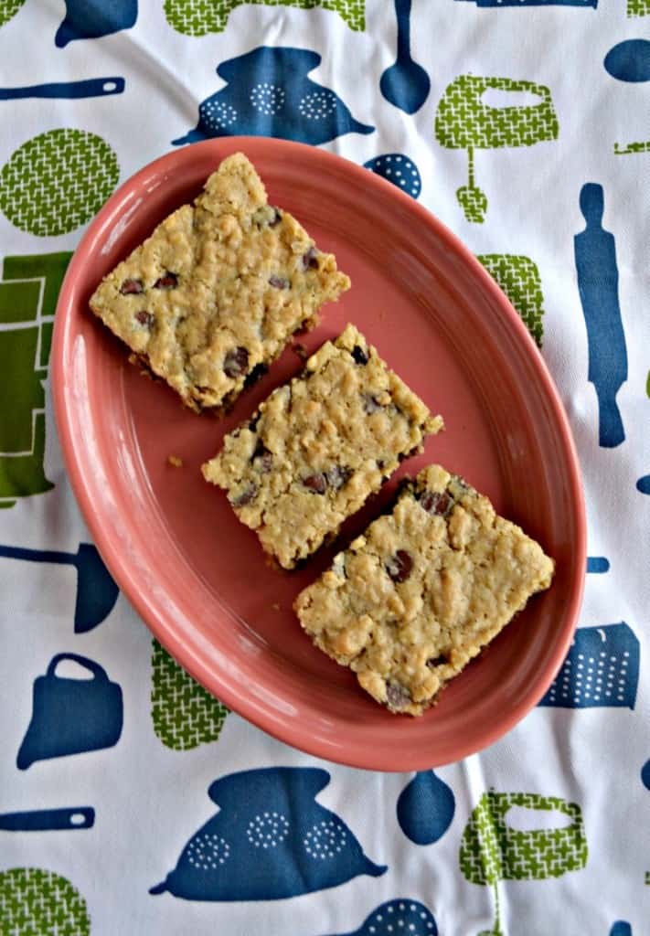 Looking for a great cookie? Try these soft and chewy Oatmeal Chocolate Chip Cookie Bars!
