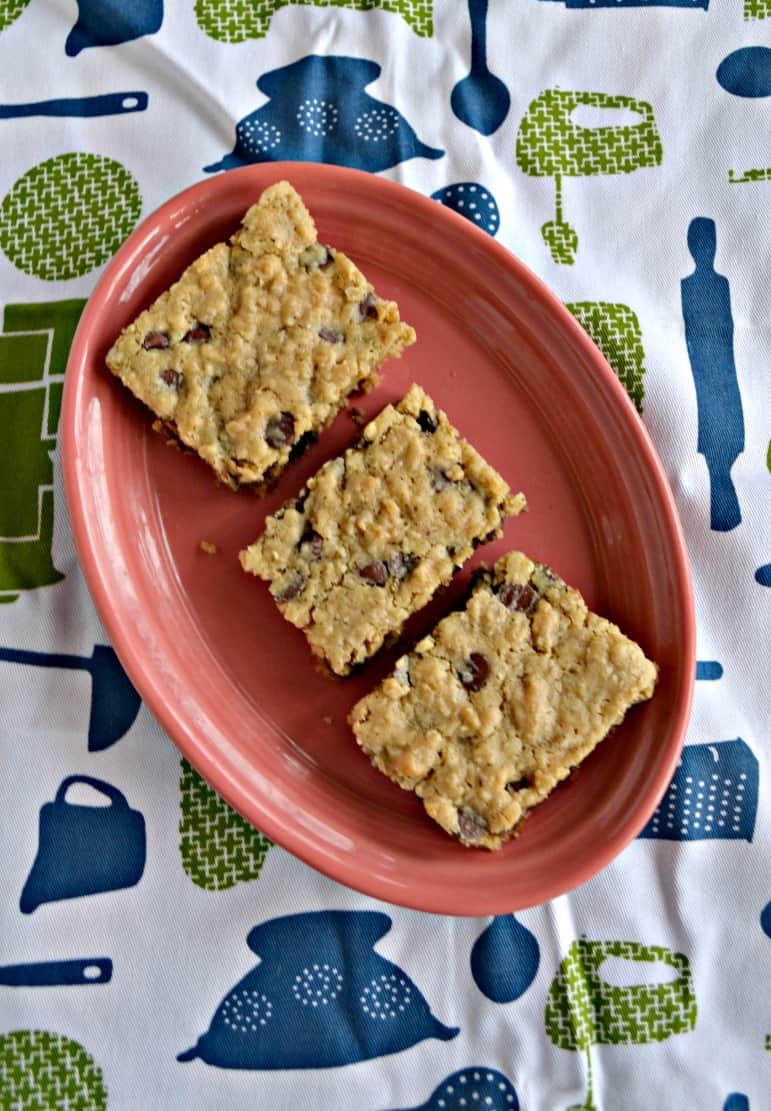 Looking for a great cookie? Try these soft and chewy Oatmeal Chocolate Chip Cookie Bars!